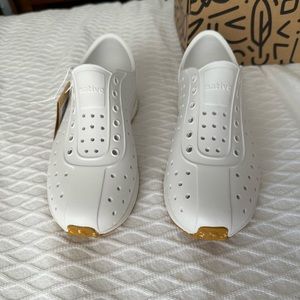 NEW IN BOX: Native Robbie Sugarlite, J2, white/white